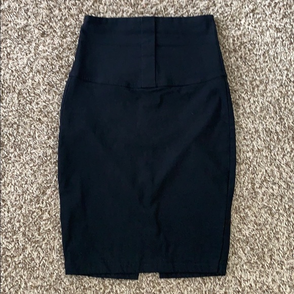 Black Stretchy skirt zipper on the back - Picture 2 of 3